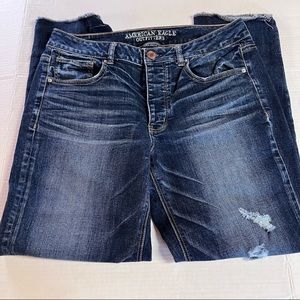 American Eagle Tomgirl super stretch distressed jeans